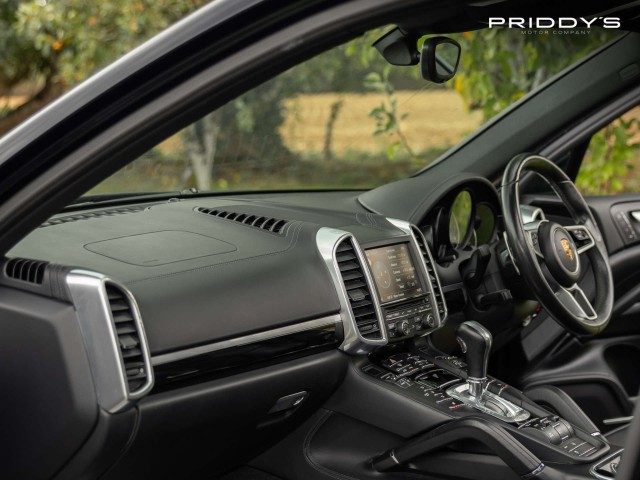 Porsche Cayenne - Image 11