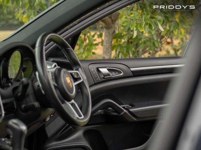 Porsche Cayenne - Image 12