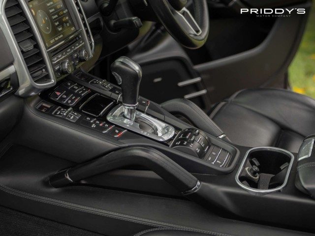 Porsche Cayenne - Image 13