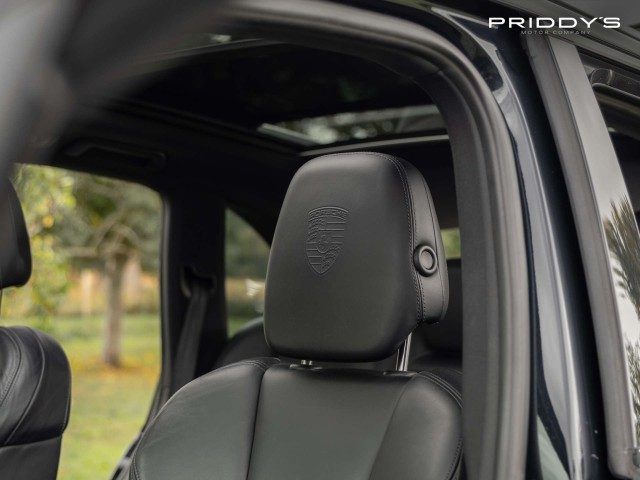 Porsche Cayenne - Image 14