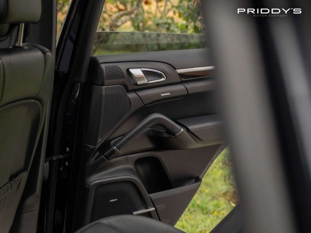 Porsche Cayenne - Image 16