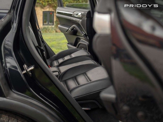 Porsche Cayenne - Image 19