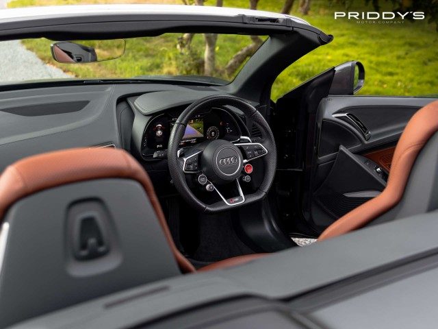 Audi R8 - Image 12