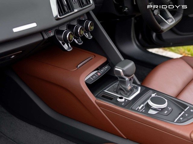 Audi R8 - Image 13