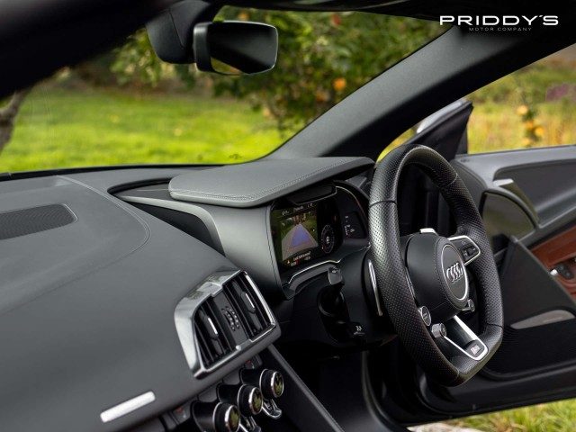 Audi R8 - Image 15