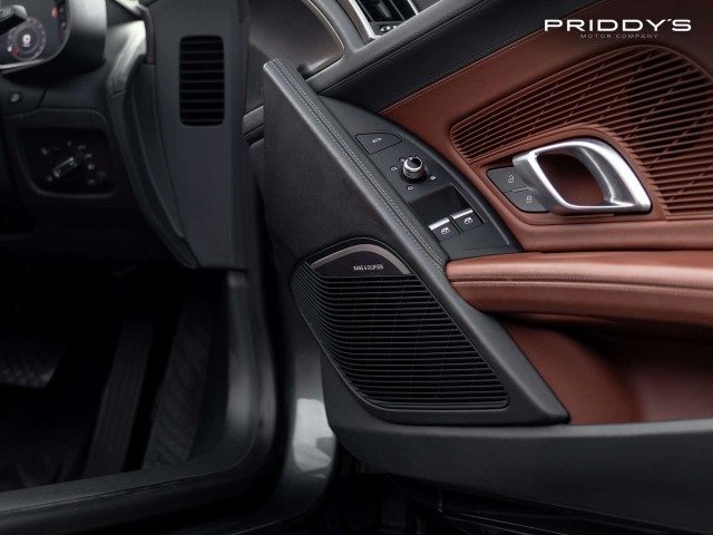 Audi R8 - Image 19