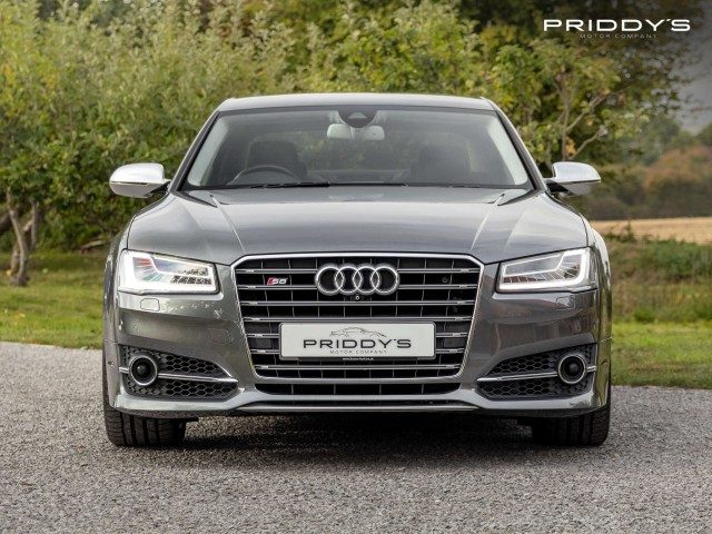 Audi S8 - Image 4