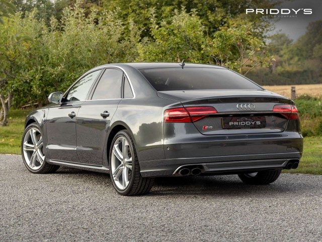 Audi S8 - Image 5