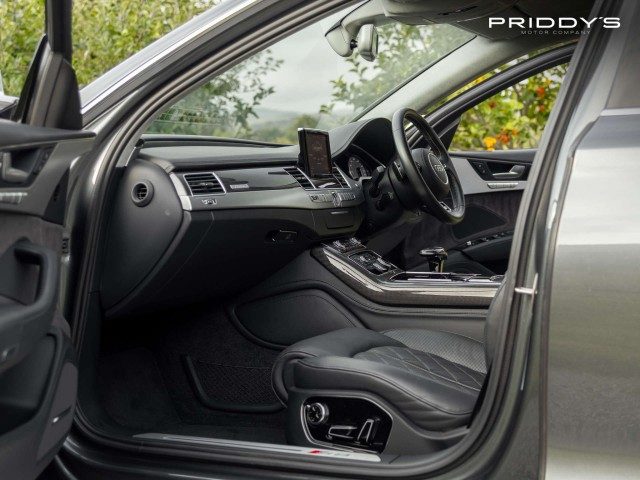 Audi S8 - Image 9