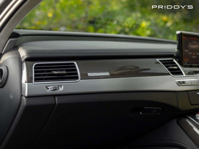 Audi S8 - Image 11