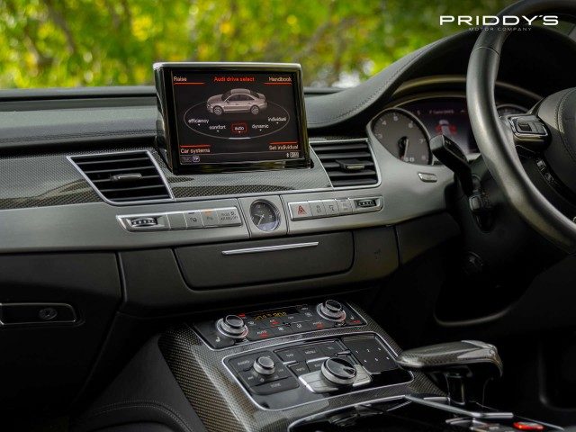 Audi S8 - Image 15