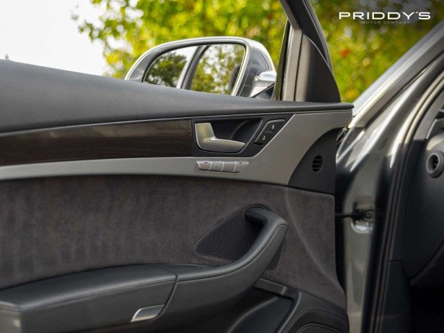 Audi S8 - Image 16
