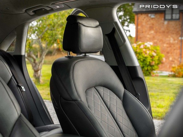 Audi S8 - Image 19