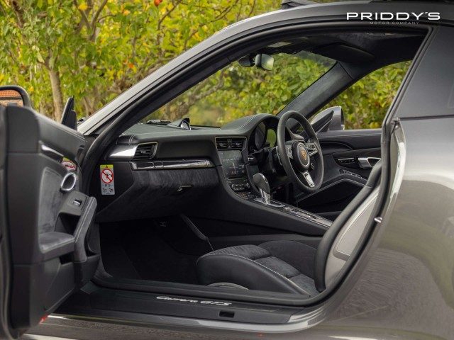 Porsche 911 - Image 13