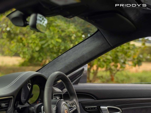 Porsche 911 - Image 16