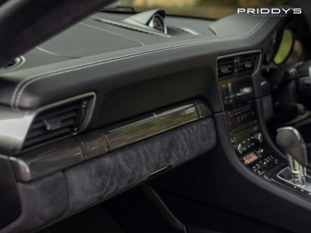 Porsche 911 - Image 17