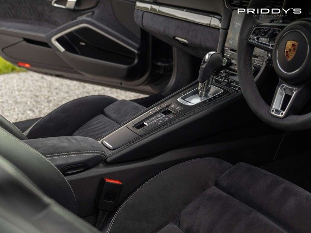 Porsche 911 - Image 18