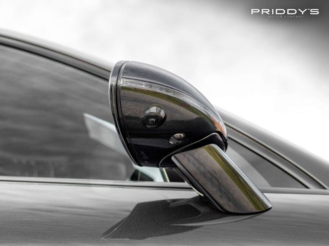 Porsche Macan - Image 12