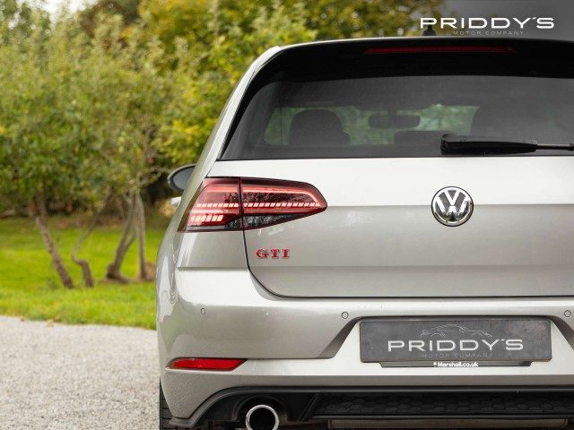 Volkswagen Golf - Image 16