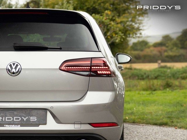 Volkswagen Golf - Image 17