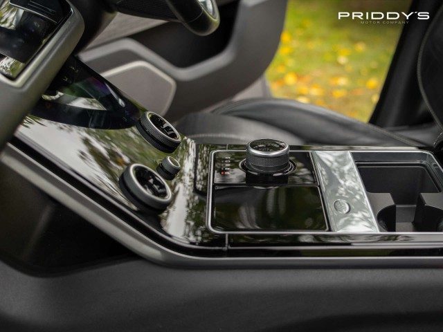 Land Rover Range Rover Velar - Image 14