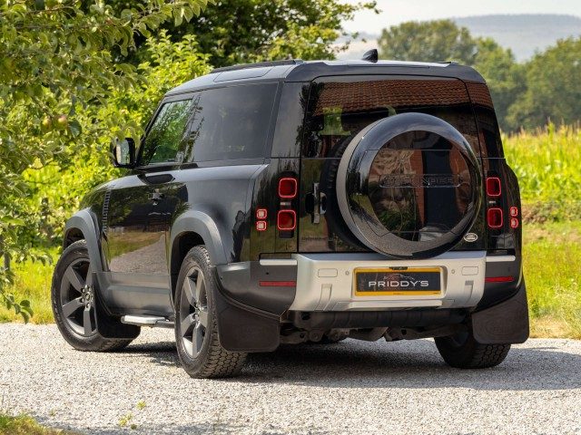 Land Rover Defender - Image 4