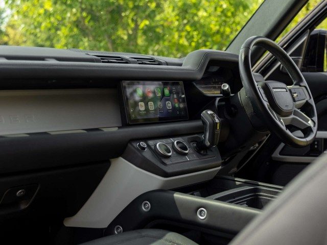 Land Rover Defender - Image 5