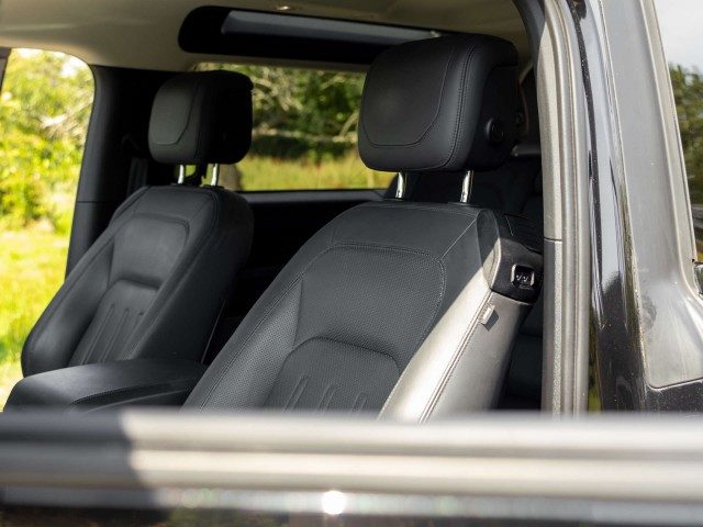Land Rover Defender - Image 7