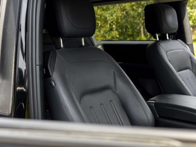 Land Rover Defender - Image 9