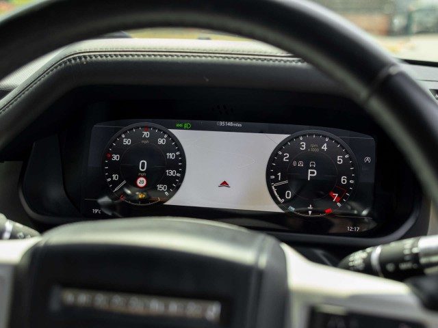 Land Rover Defender - Image 11