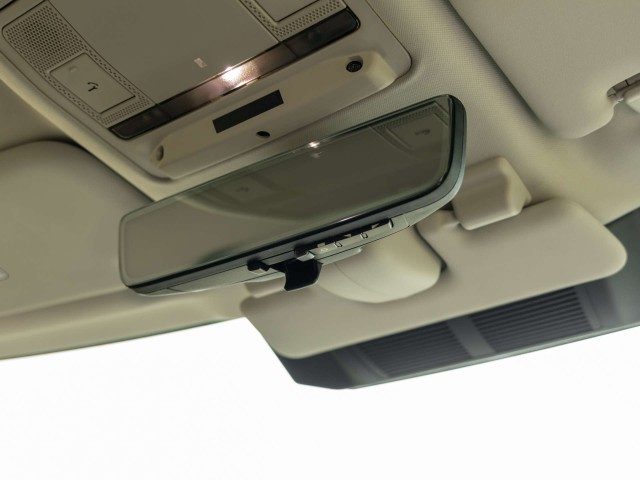 Land Rover Defender - Image 14