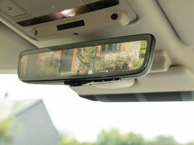 Land Rover Defender - Image 15