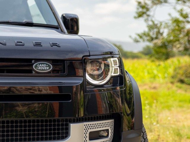 Land Rover Defender - Image 17
