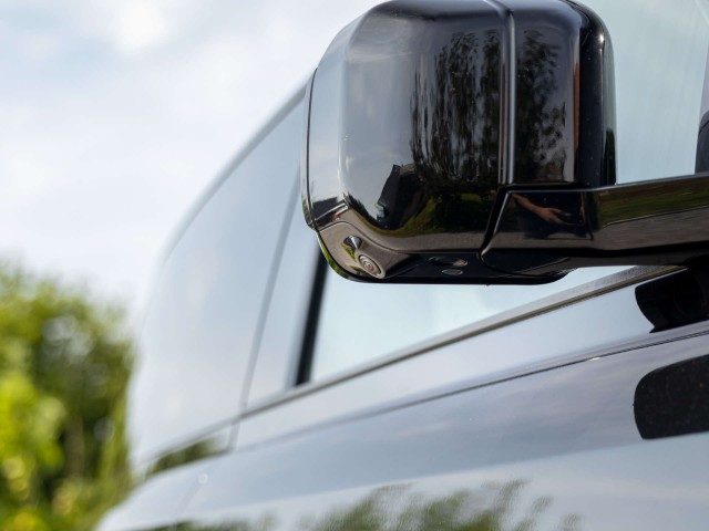 Land Rover Defender - Image 18