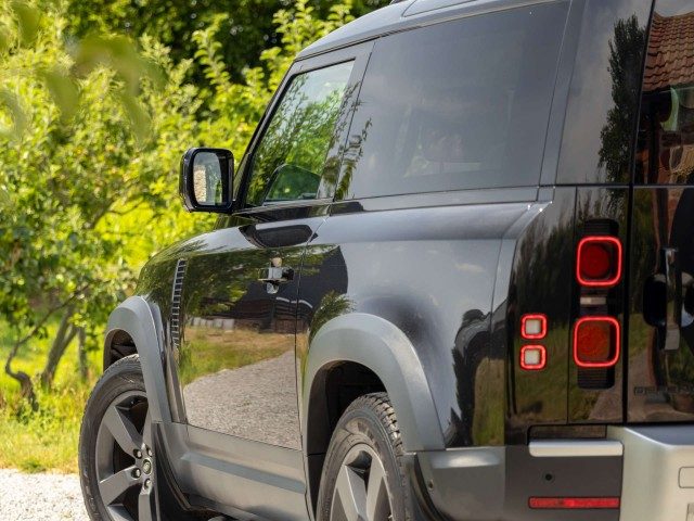 Land Rover Defender - Image 20