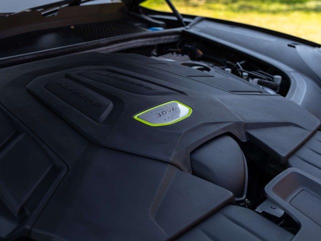 Porsche Cayenne - Image 12