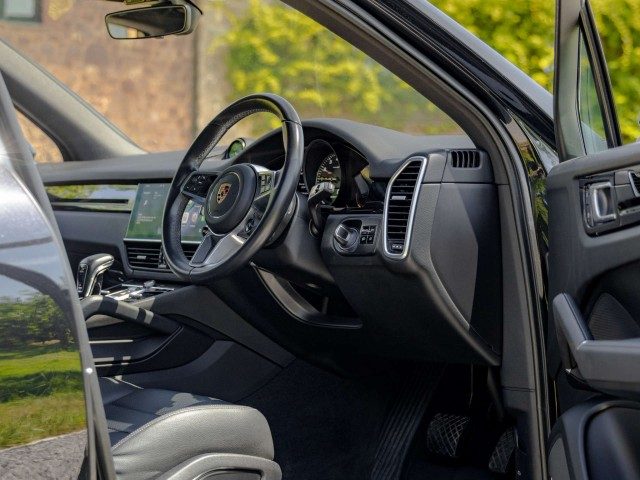 Porsche Cayenne - Image 14