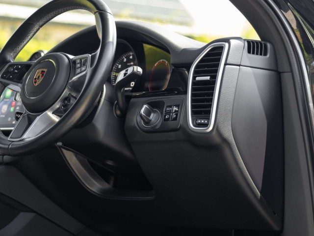 Porsche Cayenne - Image 16