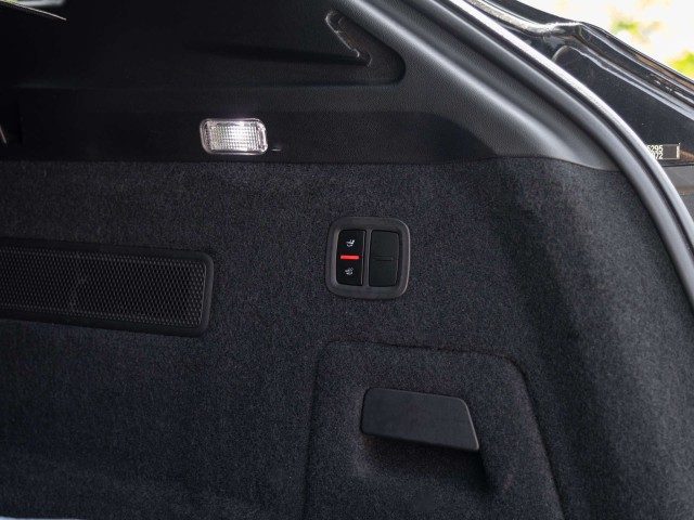 Porsche Cayenne - Image 17