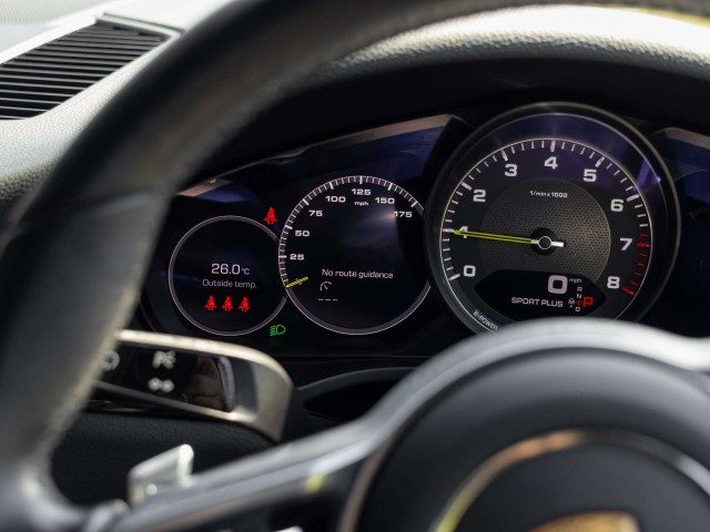 Porsche Cayenne - Image 18