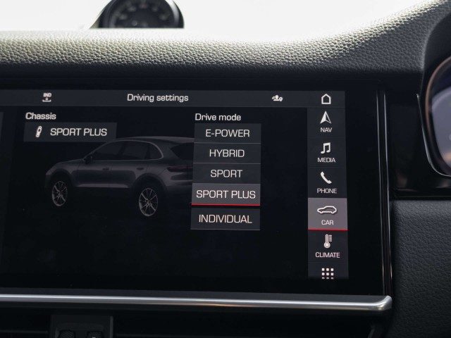 Porsche Cayenne - Image 20