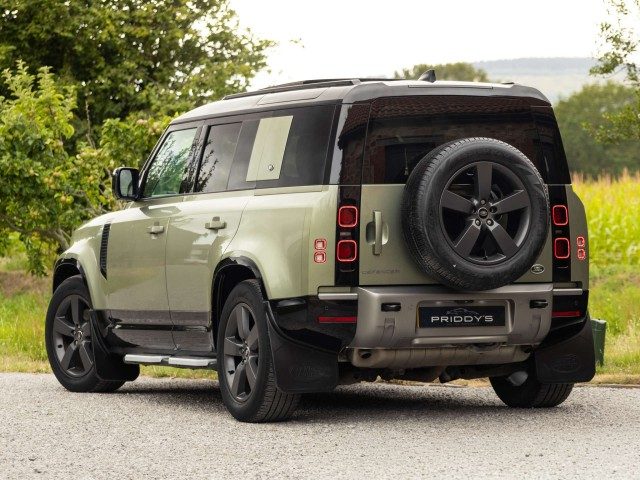 Land Rover Defender - Image 4