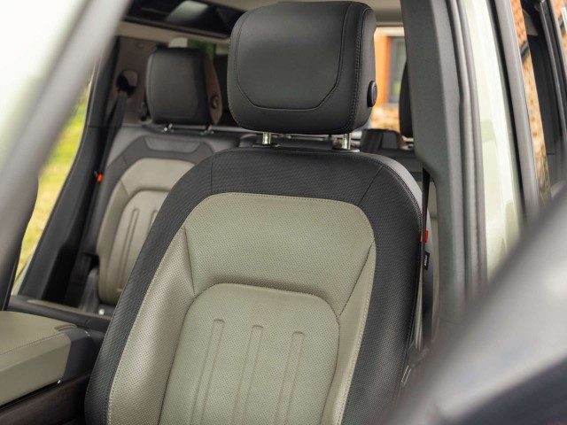 Land Rover Defender - Image 5