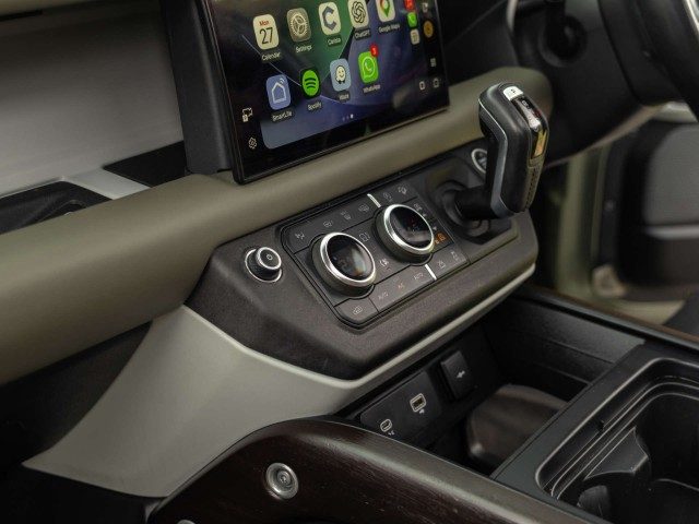 Land Rover Defender - Image 6