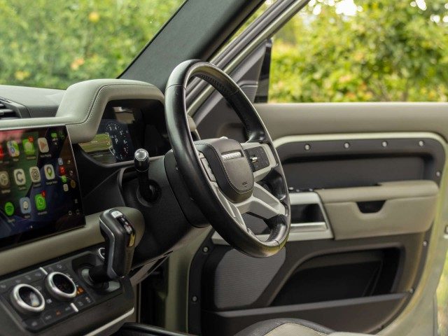 Land Rover Defender - Image 10