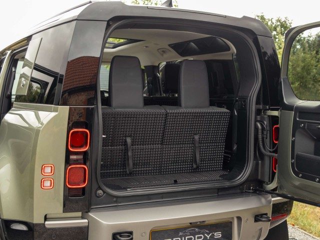 Land Rover Defender - Image 13