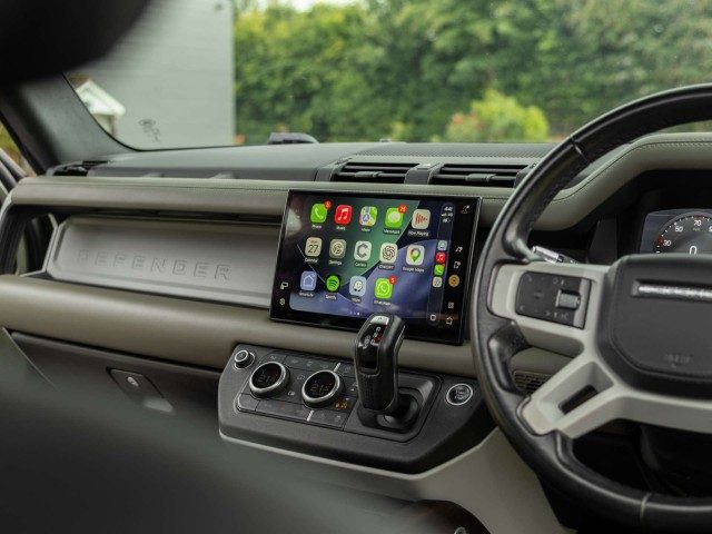 Land Rover Defender - Image 16