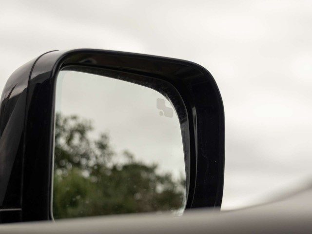 Land Rover Defender - Image 17
