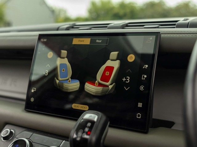 Land Rover Defender - Image 18