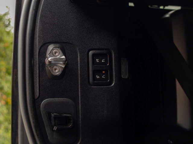 Land Rover Defender - Image 20
